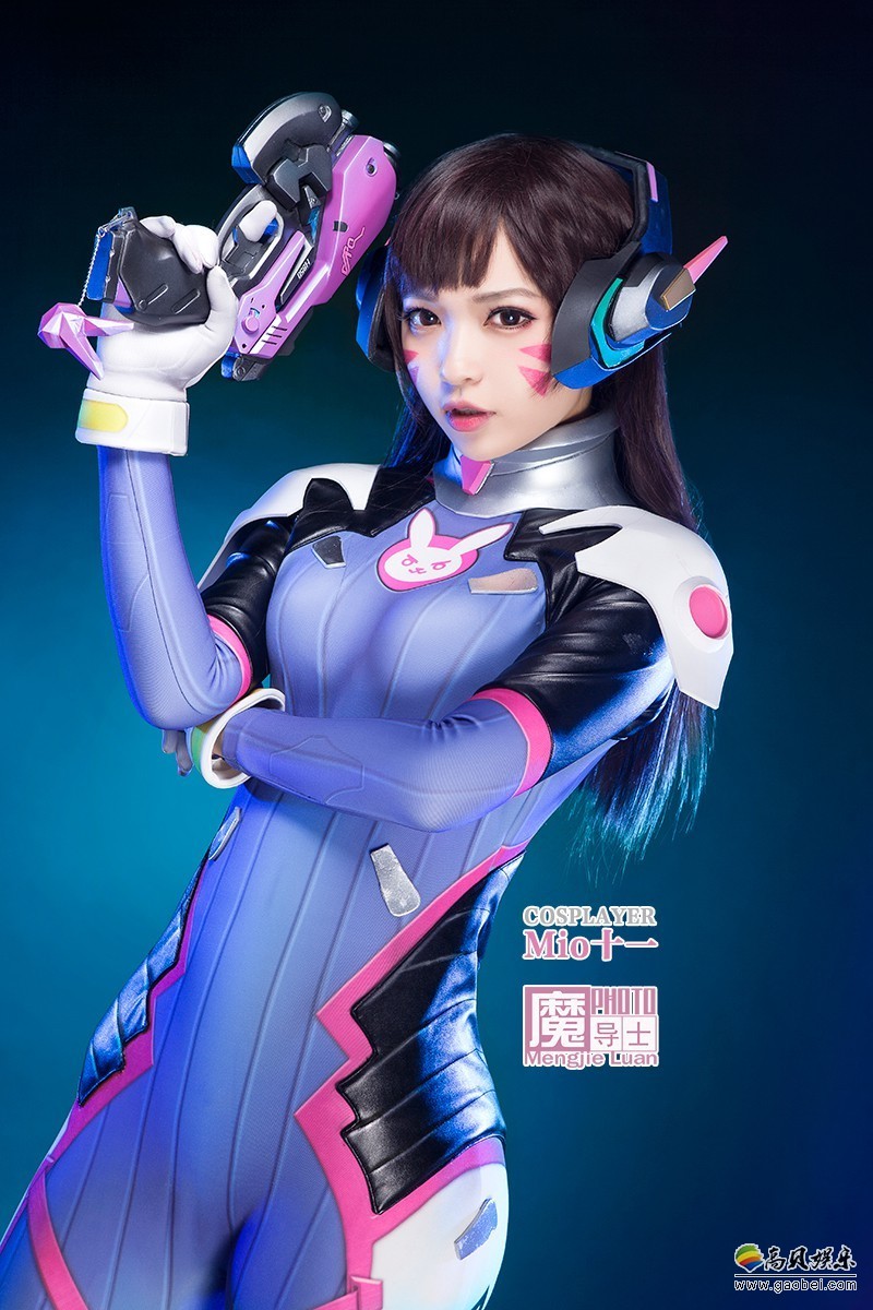 《守望先锋》D.VA萌妹COS：完美还原机甲女神