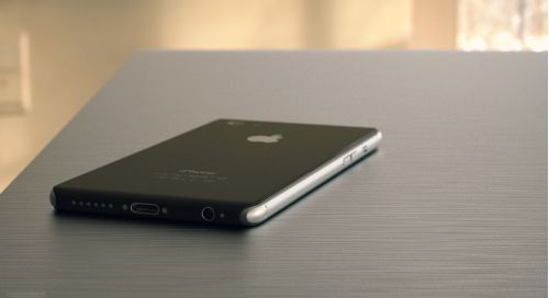 苹果iPhone 8新爆料：或有倒置状态栏，电源键可拍照