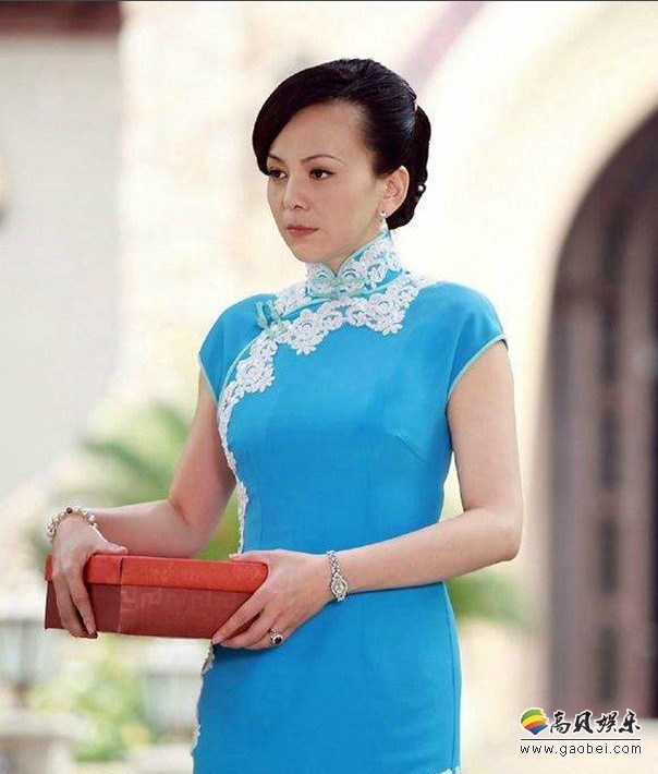 冻龄女神！雪姨王琳与老同学合照被赞“逆生长”