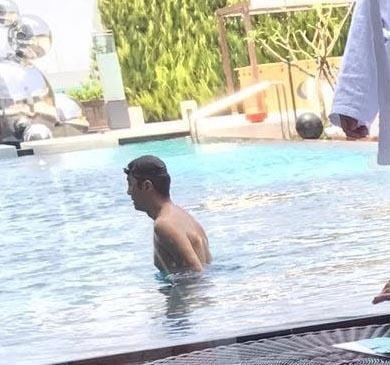 李亚鹏撇下李嫣：独自赴台度假、游泳日光浴“好不自在”