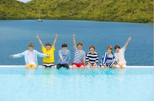 防弹少年团的夏季写真集《BTS in Coron》将于月末在日韩两国同步发售