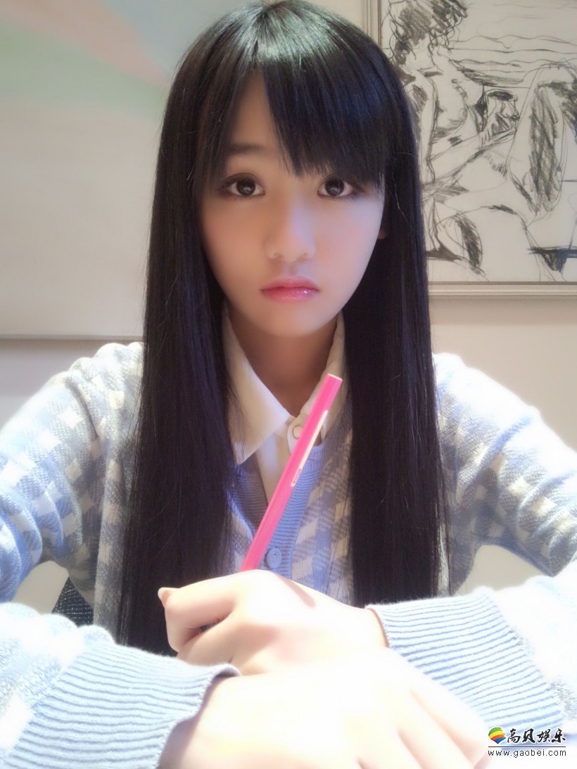 尴尬！SNH48曾艳芬电梯口摆pose，谢霆锋却突然出现