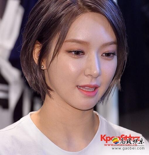 草娥退队后首次公开近况   第一次使用SNS备受到大家的关注