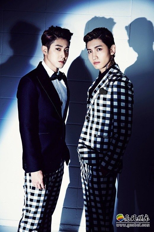 韩国男团东方神起什么时候举行巡回发布会？