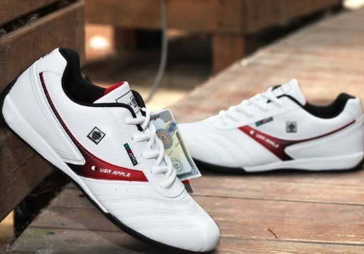 苹果还推出过一款Apple运动鞋，是滴！你没看错