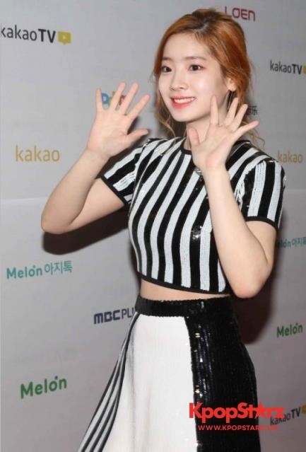 女团TWICE成员多贤脚腕受伤 接受了必要的治疗目前在恢复中 女团TWICE成员多贤脚腕受伤 接受了必要的治疗目前在恢复中