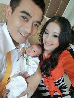 陈龙怀抱二胎儿子哄睡觉，妻子章龄之甜蜜晒幸福
