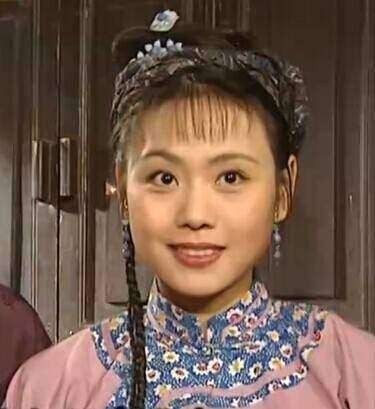 《还珠格格》“柳红”晒美照，女儿都这么大了