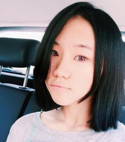 窦唯二女儿初长成：15岁窦家媛神似窦靖童“热爱二次元”