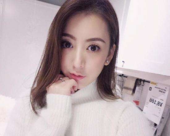 “天王嫂”方媛挺大肚逛街，心情大好放飞自我