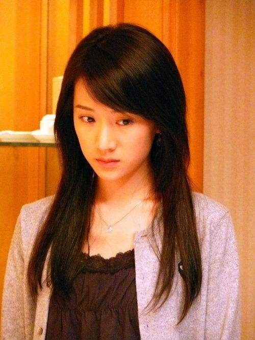 李念展示健身成果：真·辣妈！身材堪比少女