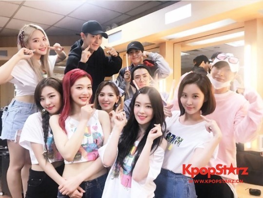 SJ EXO 少女时代为Red Velvet应援  展现前后辈之间深厚的感情