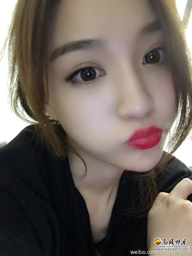 王思聪前女友:雪梨承认怀孕,曾与富二代订婚 王思聪前女友:雪梨承认怀孕,曾与富二代订婚