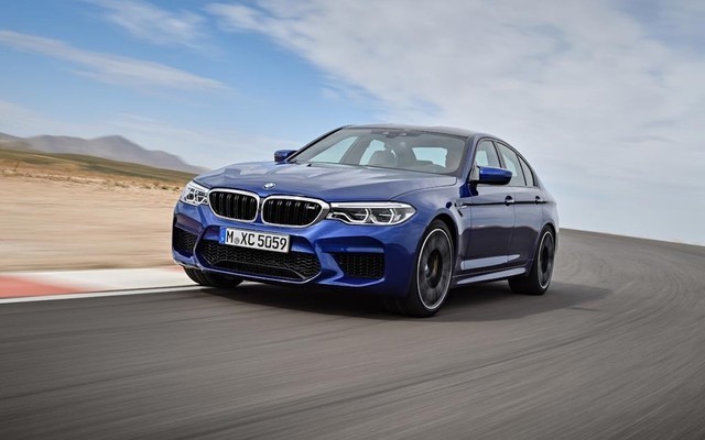 宝马全新M5官图泄露，这个怪兽才是真的“时不我待”！