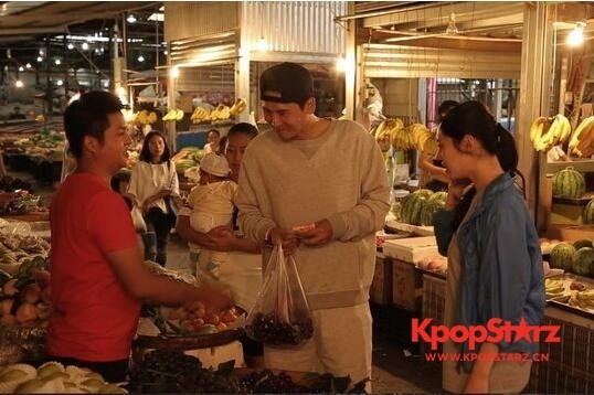 《同床异梦2》中   公开于晓光-秋瓷炫在四川浪漫夜市约会