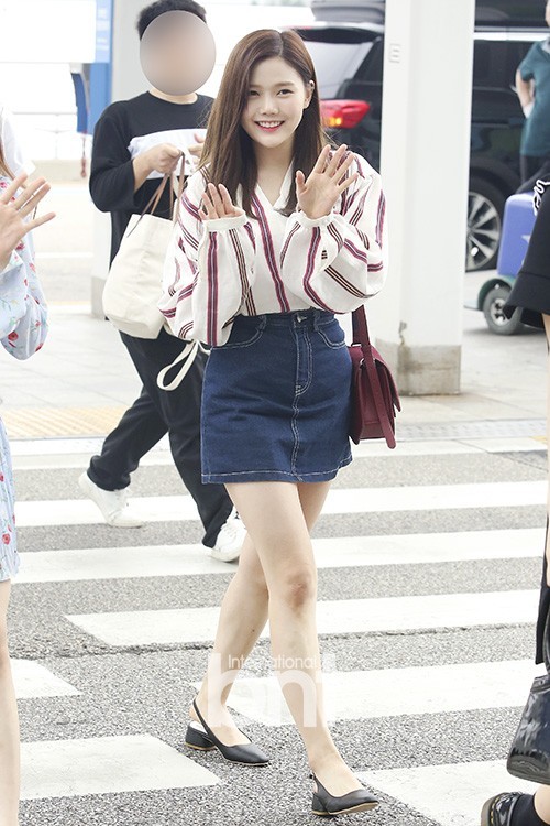 女团OH MY GIRL、男团ASRTO机场出发   前往美国参加KCON