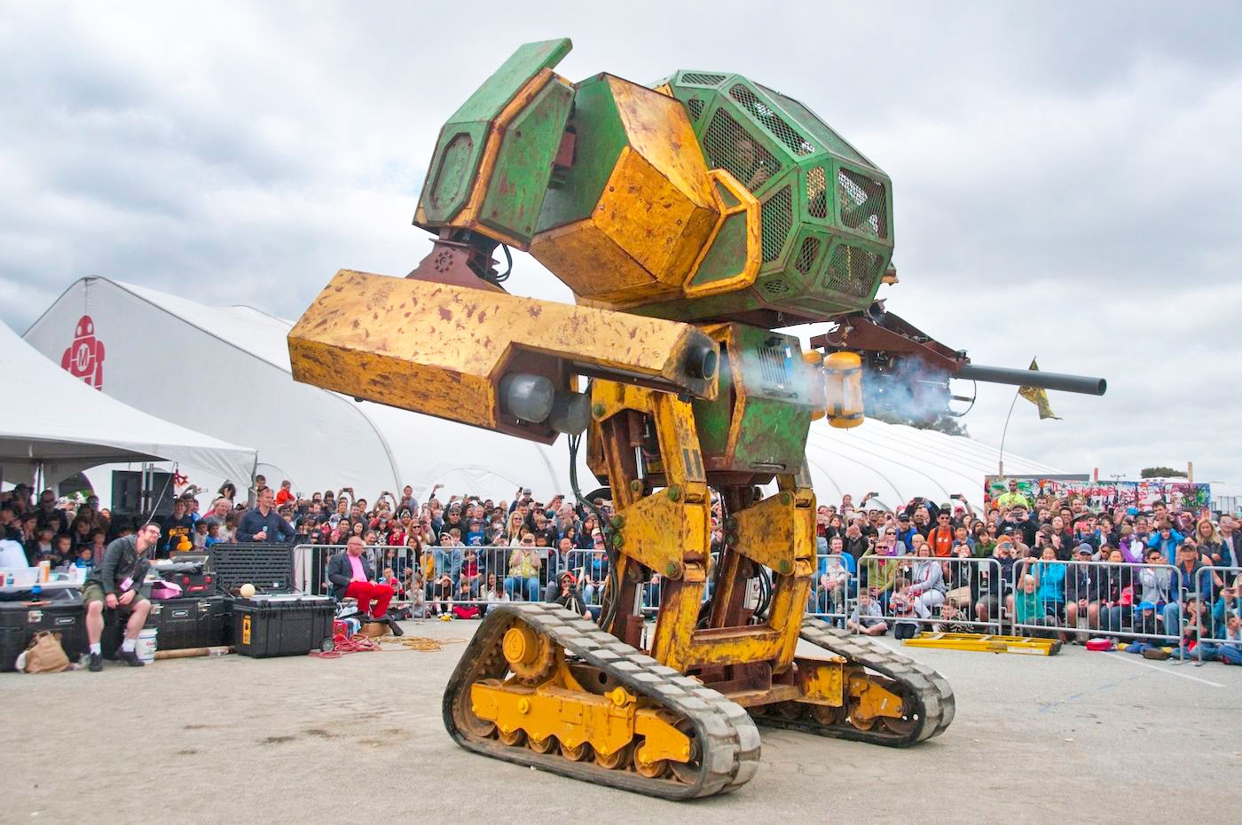 不过,除了他以外,像是deepmind联合创始人mustafa suleyman这样在业内