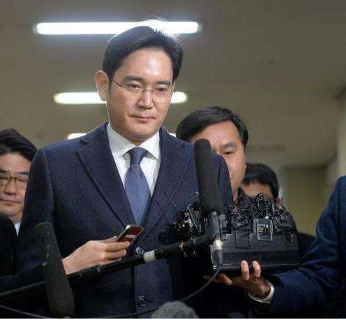 快讯：韩法院认定李在镕为接班三星，贿赂朴槿惠