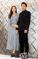 新婚夫妇朱相昱车艺莲出席活动    亲密挽手超甜