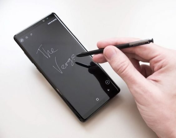 三星Note8性能提升少？外媒评论LG V30才是安卓真旗舰