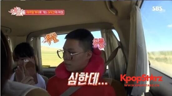 《秋小爱家出发了》中   李灿赫手机壳遭秋小爱吐槽