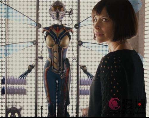二代"黄蜂女"造型英姿飒爽，个人特征更加明显