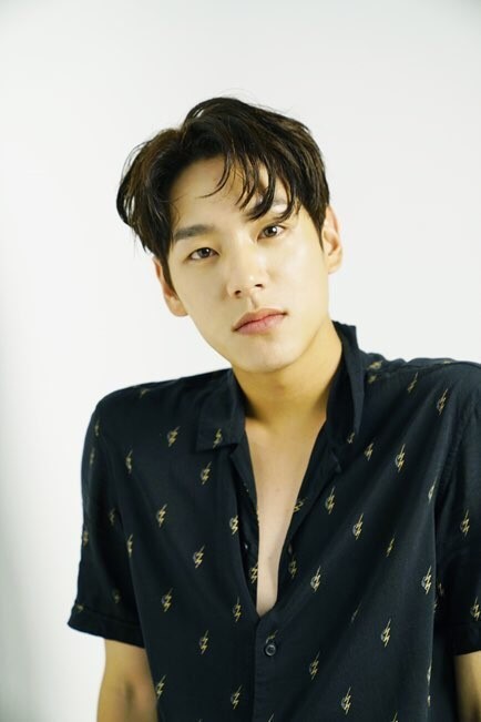 郭时旸将携手朴海镇nana出演明年上半年开播的新剧四子