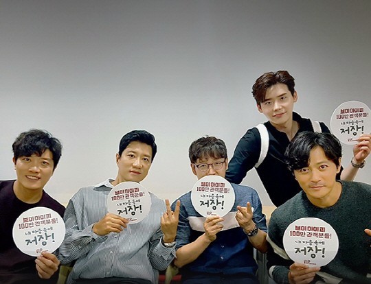 《VIP》上映6日累计观影数突破100万人 电影票预定排行榜冠军 《VIP》上映6日累计观影数突破100万人 电影票预定排行榜冠军