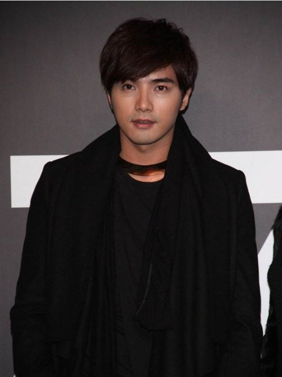 七夕节贺军翔晒出女儿正面照弯眉大眼遗传爸爸好基因