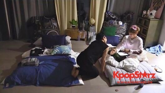 《被子外面很危险》XIUMIN与姜丹尼尔首见面  登上了实时搜索榜