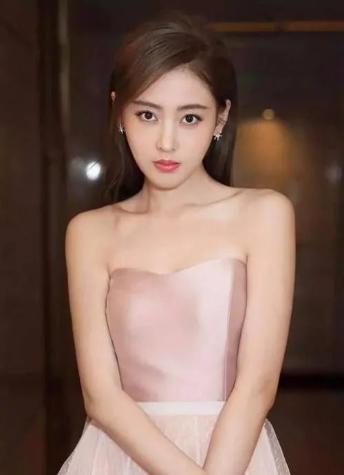 杨洋新恋情烛光，女主角是谁呢？