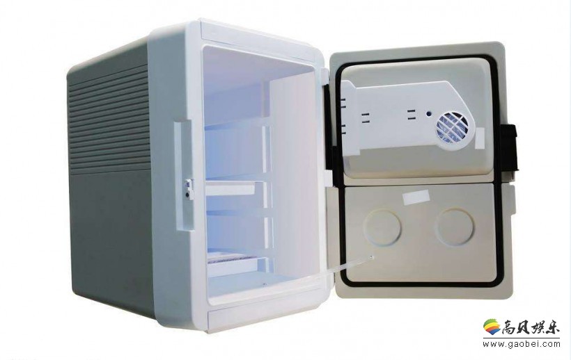 炎炎夏日必备！能听懂主人口令的“移动冰箱”