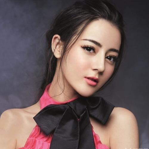 网友发现一位西安高中生，侧脸神似迪丽热巴