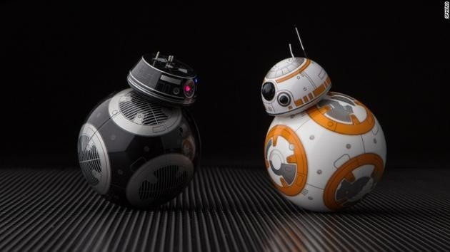 《星球大战8：最后的绝地武士》反派阵营“萌物”BB-9E亮相