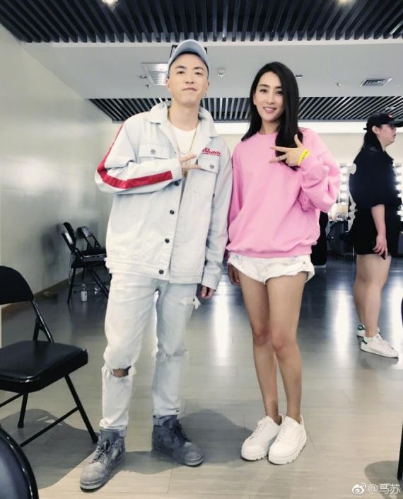 《中国有嘻哈》马苏合影pg one,吴亦凡,jony j!彰显嘻哈气质