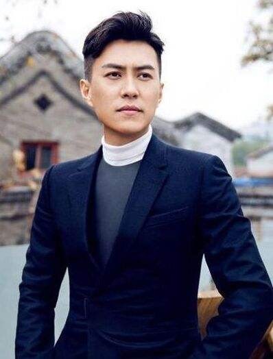 靳东微博发文，对网络传言作出回应：与正午阳光不存在经纪合约
