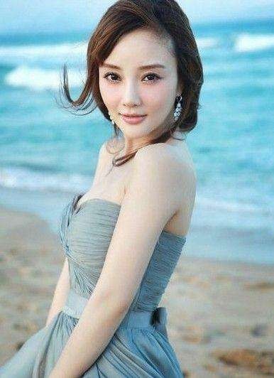 李小璐闺蜜贺冬冬晒合影：李小璐开心自拍，李小璐妈妈笑容优雅