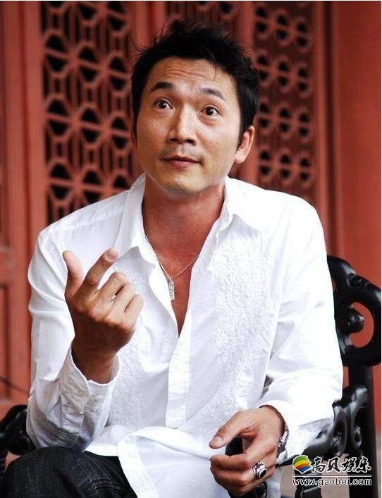 邹兆龙转发太太微博：翁女士力挺老公有责任感，热爱家人和朋友