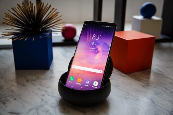 三星Note8上也有S8存在的问题，面部识别很容易就被骗过去了