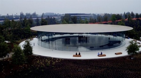 虚位以待，蓄势待发：Apple Park访客中心已经接近完工