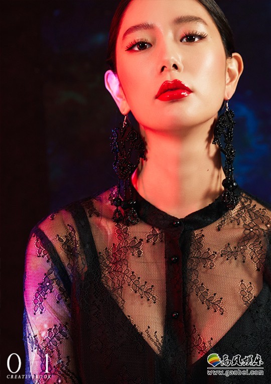 Clara以“Red Flower”作为主题拍宣传照   红唇魅惑复古风情