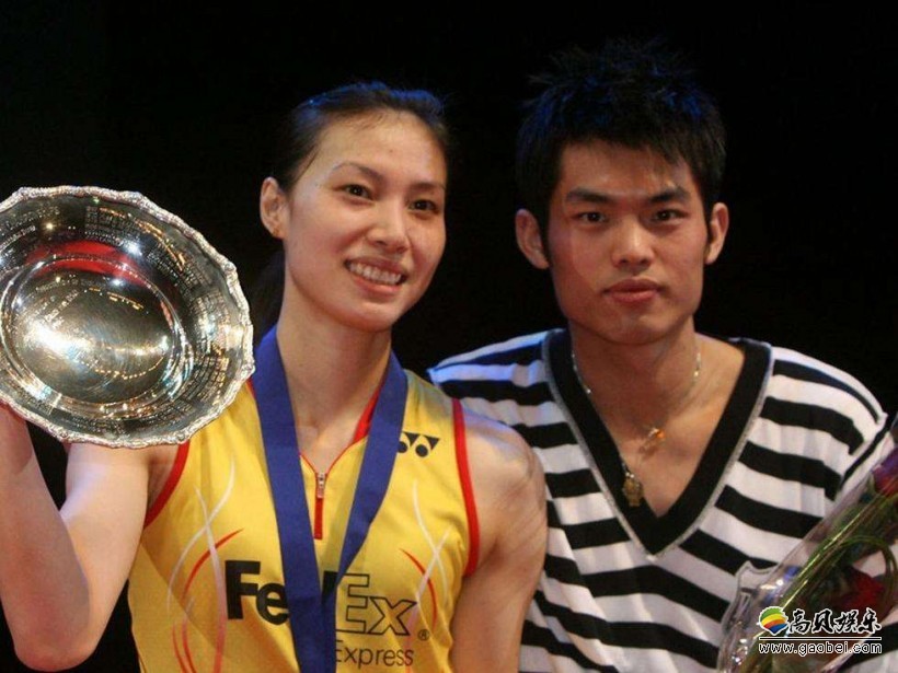 网友偶遇谢杏芳、林丹夫妇出行吃饭：两人非常甜蜜，态度亲昵