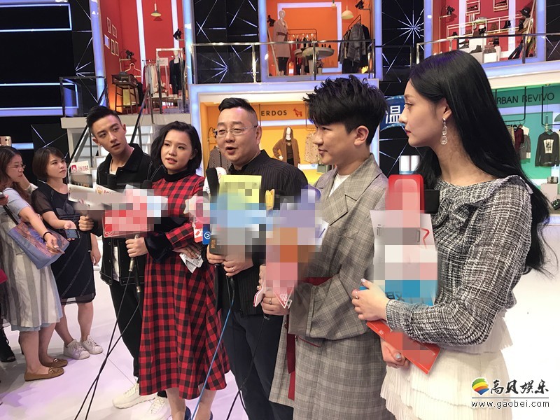 《疯狂衣橱》开播发布会在京举行 周洁琼回应遭到成员的排挤 《疯狂衣橱》开播发布会在京举行 周洁琼回应遭到成员的排挤