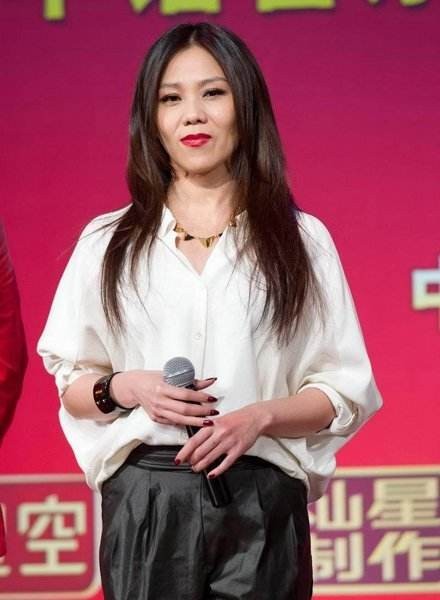 蔡健雅晒出四指交叠的照片，疑似是与前男友复合。