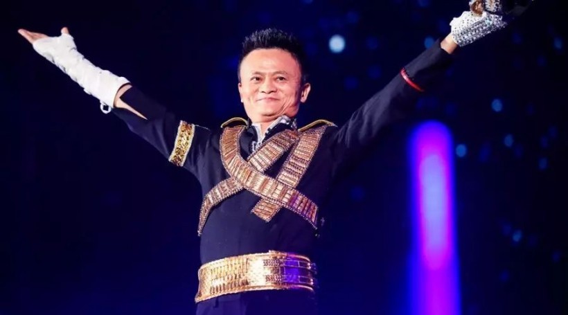 电子商务领域成功后，马云关注实体百货商店