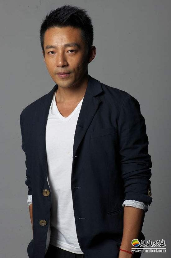 汪小菲微博：“周末比平时都忙，陪女儿上山下海，还陪她擦口红”
