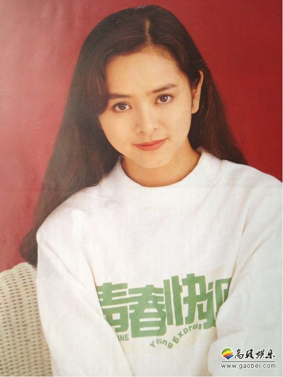 港媒报道；44岁女星叶蕴仪，现身铜锣湾书店，身穿碎花上衣显发福