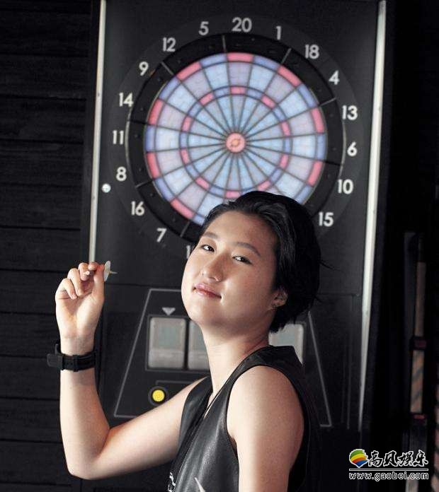 吴卓林被拍现身铜锣湾，已经辍学的小龙女和外籍女友人Andi同居