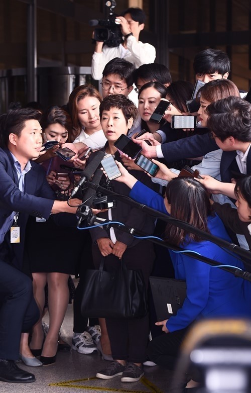 韩国扩大黑名单调查有谁被列入调中？