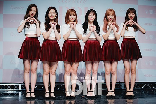 韩国女团APRIL举行了第四张迷你专辑《eternity》发售showcase